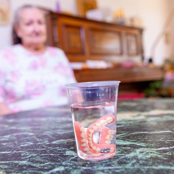 How to Find a Dentist for Implants and Dentures Near You